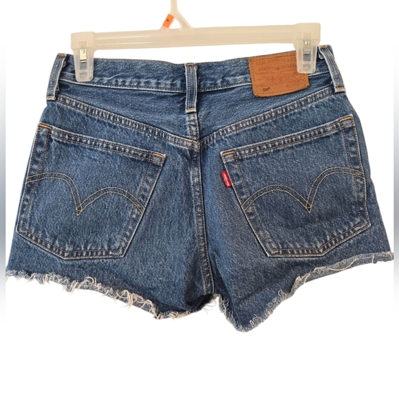 LEVI'S PREMIUM 501 BUTTON FLY BIG E RAW HEM JEAN SHORTS. SIZE 25. - Picture 2 of 9